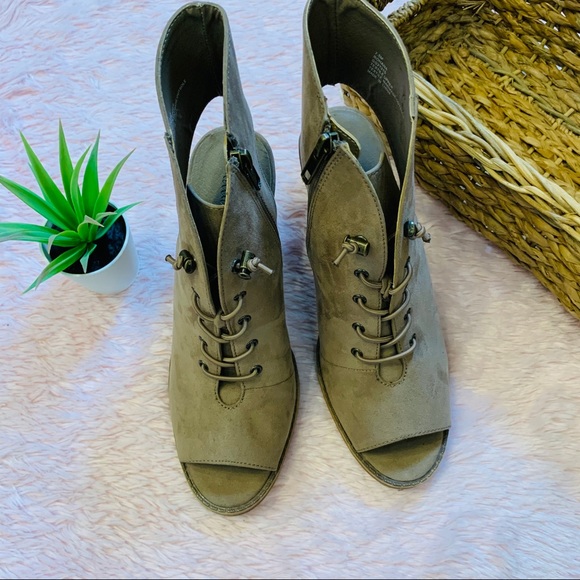 Altar'd State Rohanna Bootie 7.5 Tan Heeled Open - Picture 2 of 9